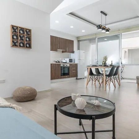 Zen 1 In * Λάρνακα